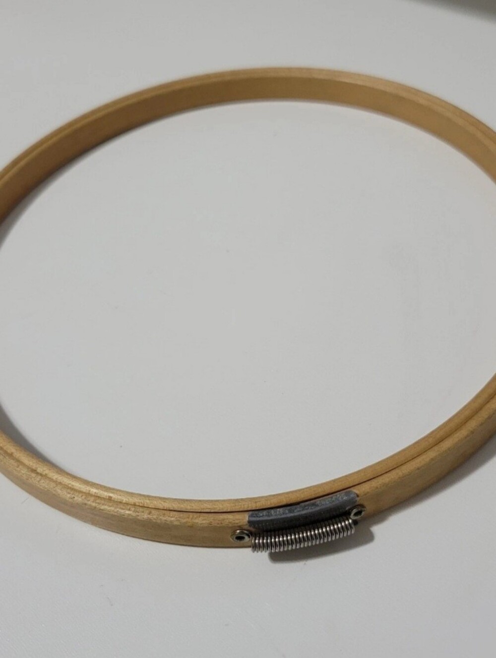 Vintage GIBBS HOLDTITE 7" Round Wooden Embroidery Hoop w/ Spring Tension